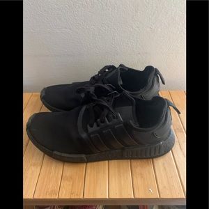 Men’s Adidas NMD R1 Sneakers sz 11